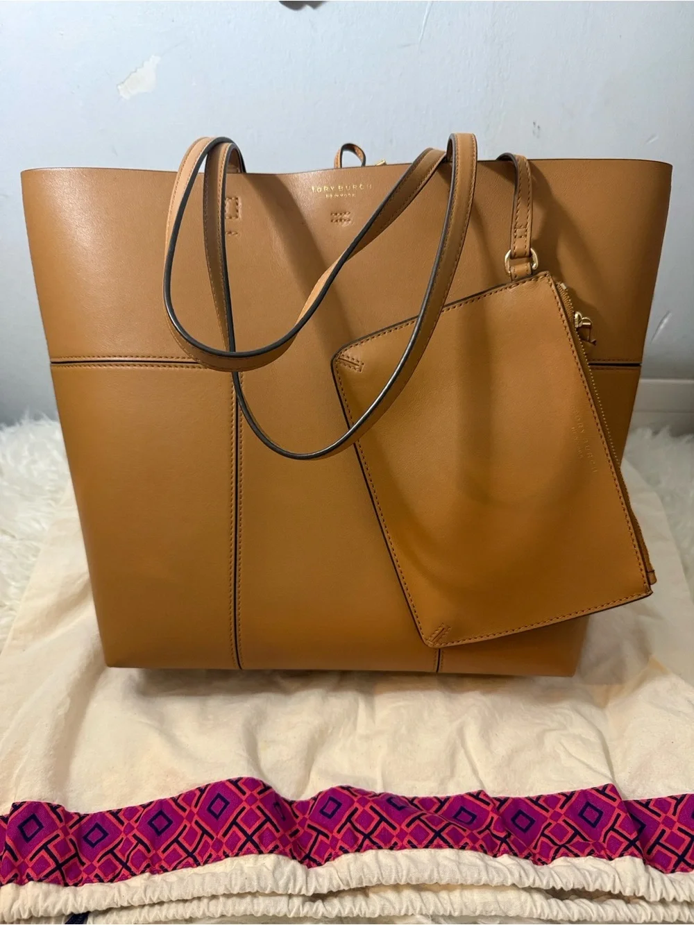 Tory Burch Leather Tote Bag in Tan - Stylish Everyday Carry medium